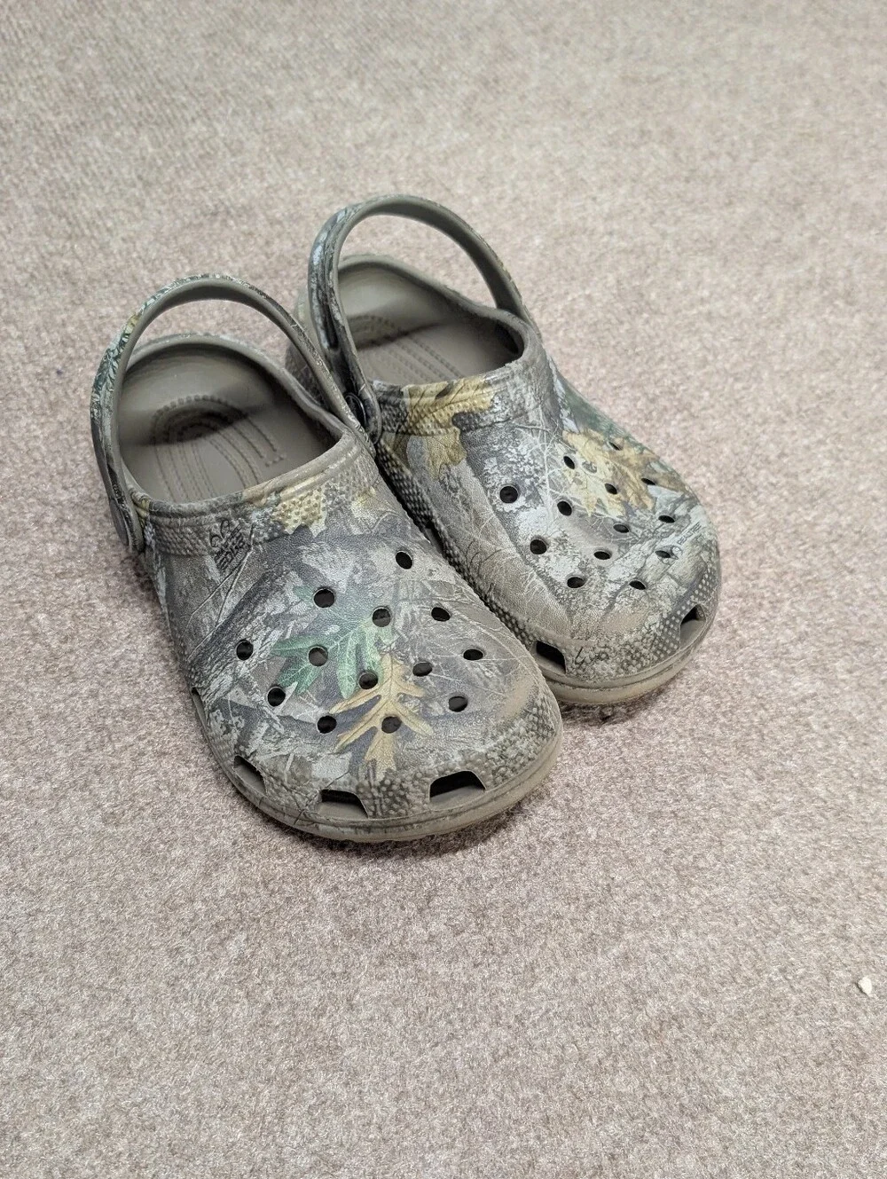 CROCS Kids Camo Slip-On Clogs with Heel Strap (Size J 1)